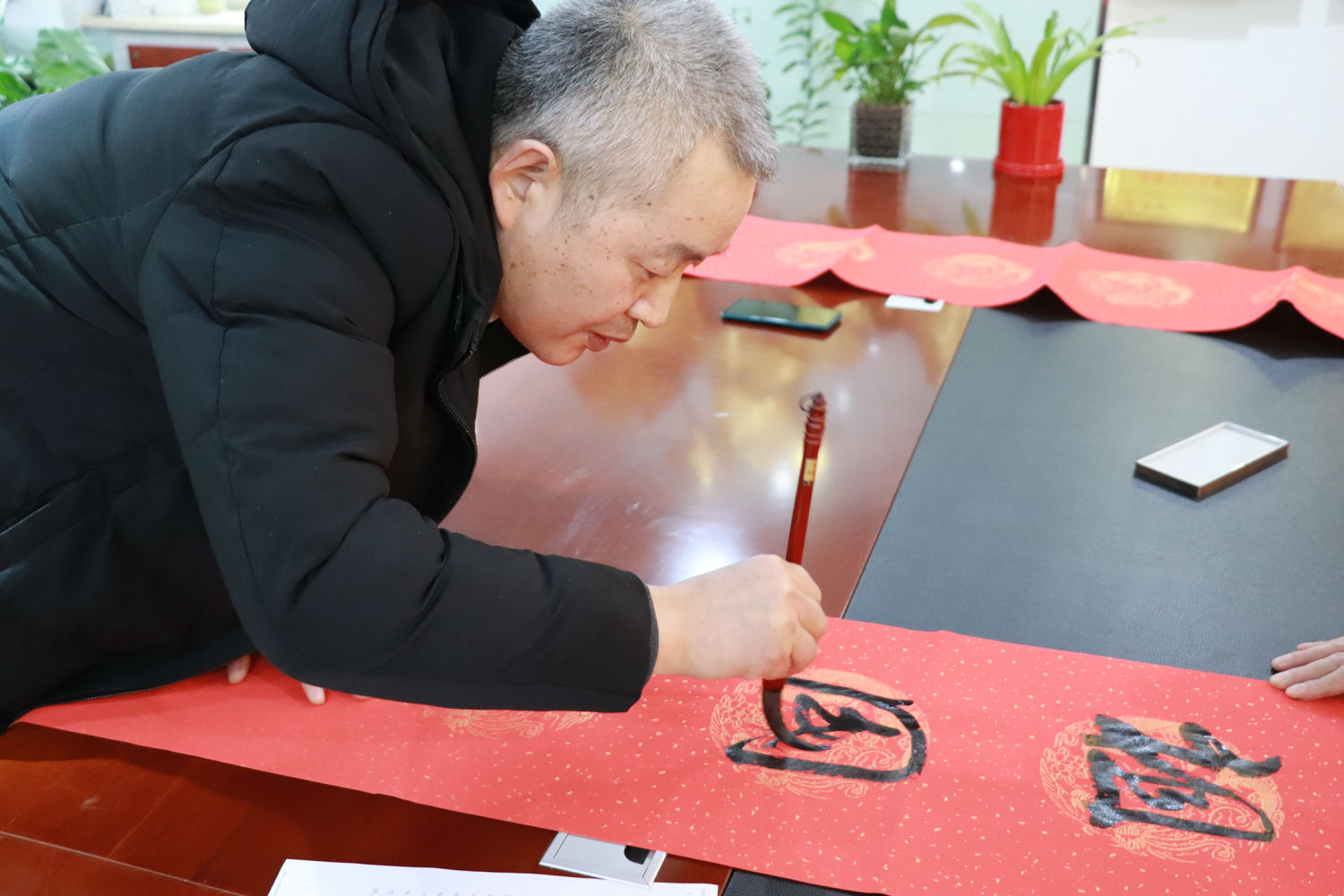 歡樂迎春納千祥，翰墨飄香送萬福