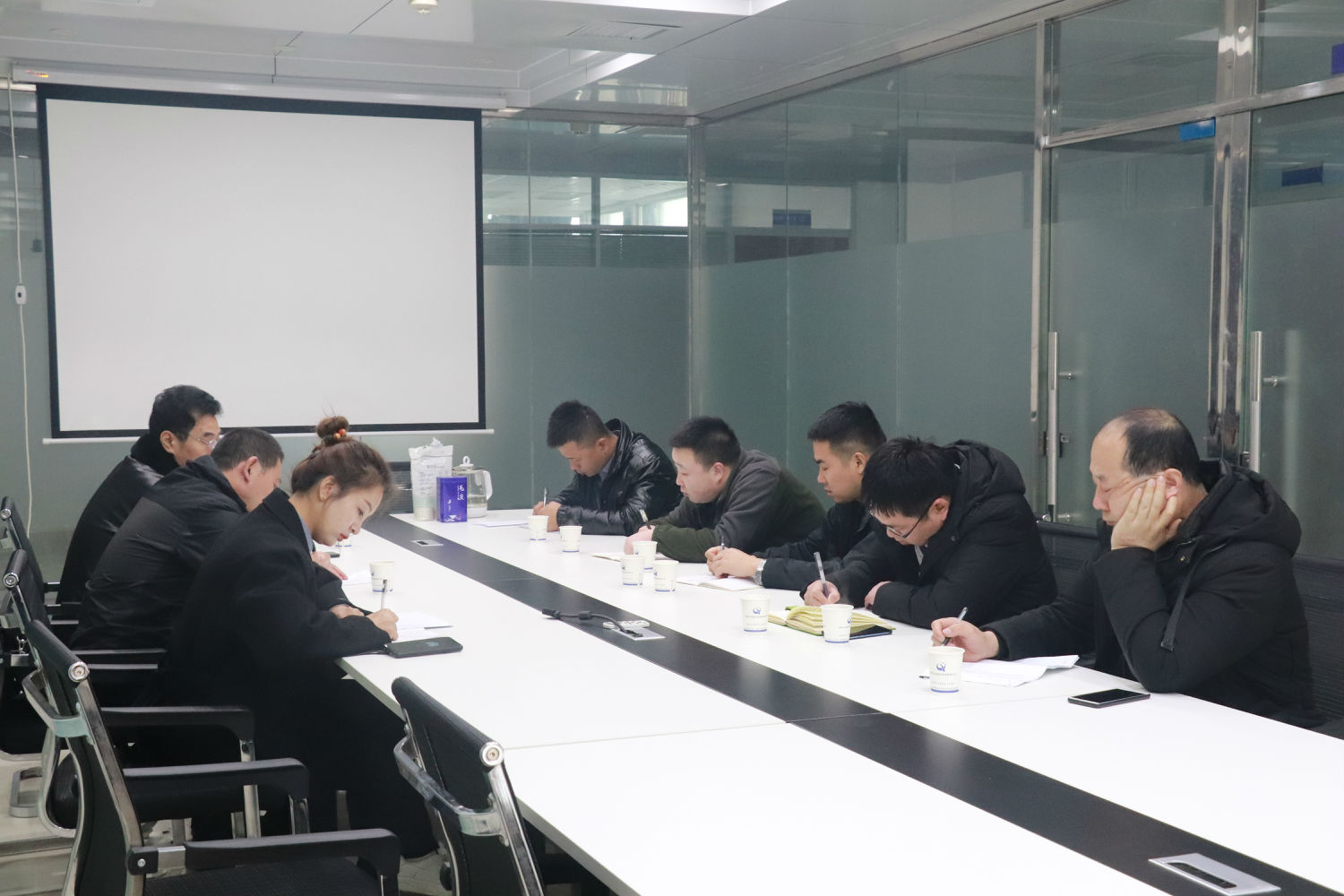  錨定目標(biāo)，虎力全開|億誠(chéng)公司召開2022年第一季度總監(jiān)例會(huì) 