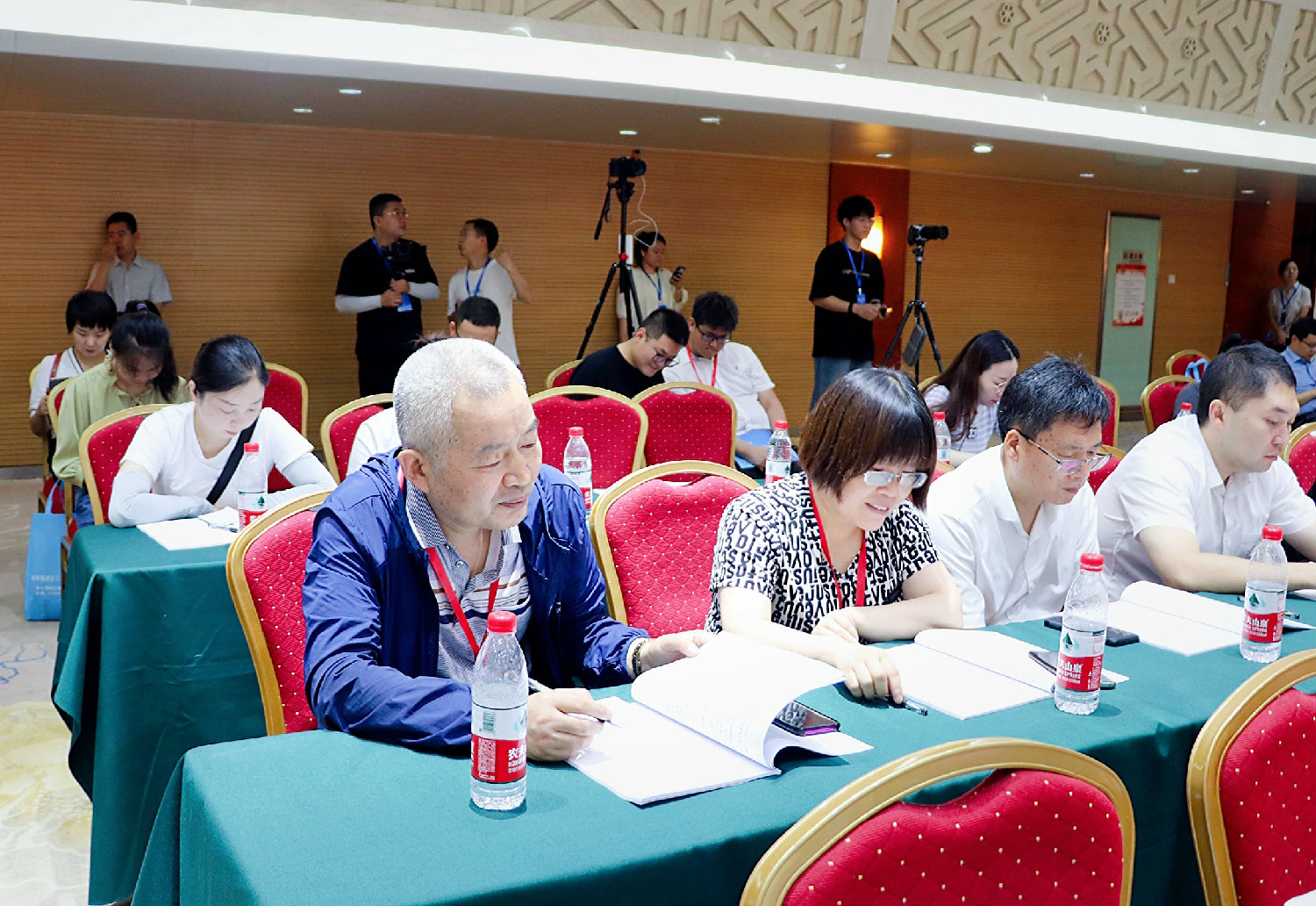 趙總，韓工參加會(huì)議